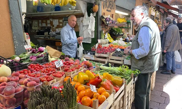 Bologna Walking Food Tour and Highlights with a Local Guide