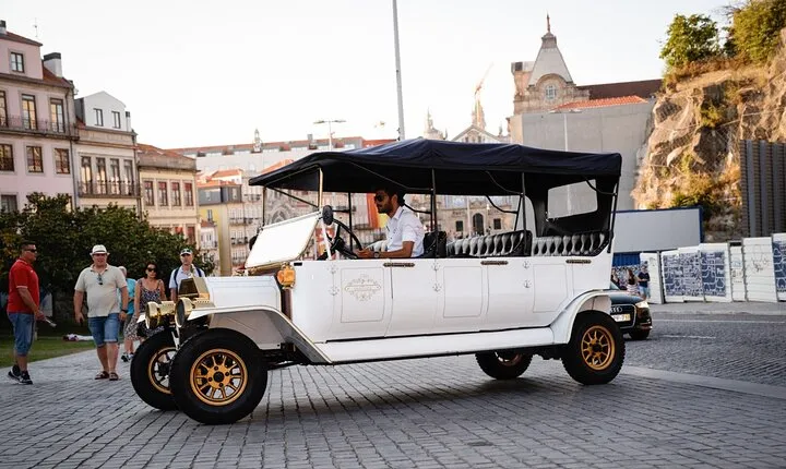 Porto and Foz: Private Douro City Tour in Ford T Electrico
