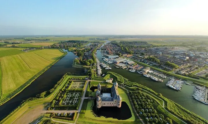 Private bike tour: Hidden gems around Amsterdam and surroundings