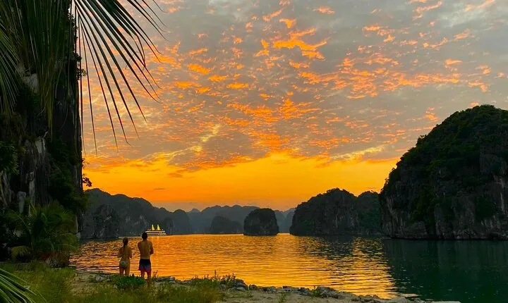 Admire Sunset & Plankton Bioluminescent Night Kayak in Lan Ha Bay