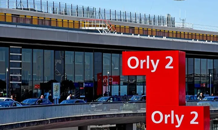 Orly Airport: Transfer to Paris