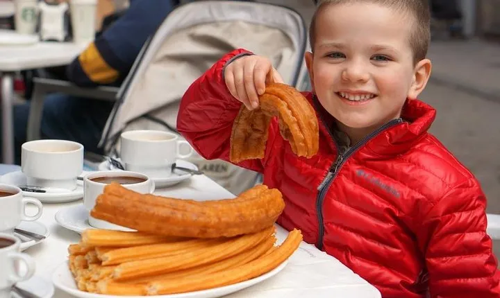 Barcelona Old City Tour for Kids and Families with Churros Stop