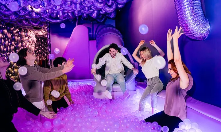 IKONO Barcelona: Immersive Experience