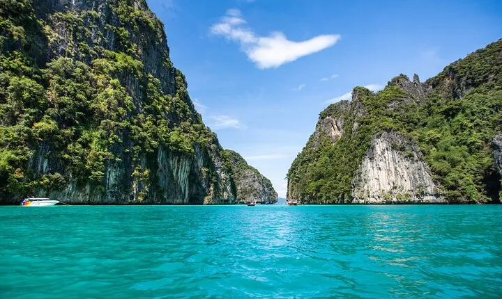 Whole Day Phi Phi Island Tour with Lunch