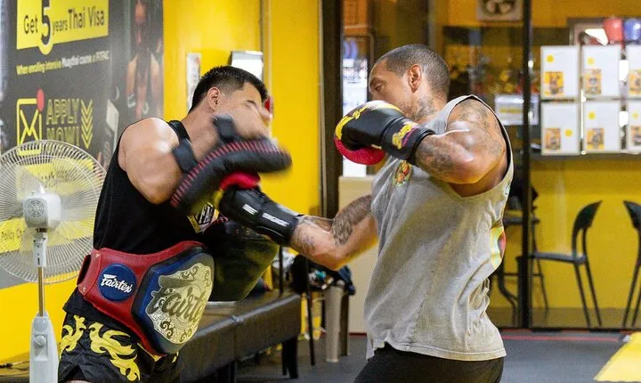 Bangkok:Learn 1-1 Muay Thai + Free Muaythai Shorts & Hotel Pickup