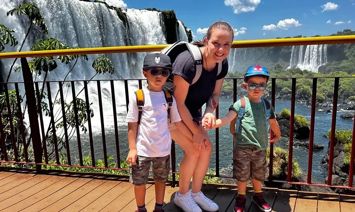 Private excursion Iguaçu waterfalls both sides + border triangle