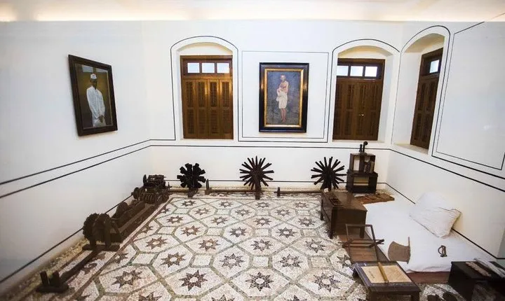 Day Tour of Mani Bhawan And CSMVS