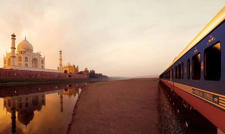 Private Full-Day Agra and Taj Mahal Tour by High-Speed Train with Meals