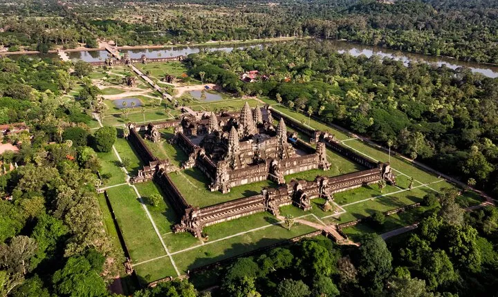 Vietnam And Cambodia At Glance in 9 Days