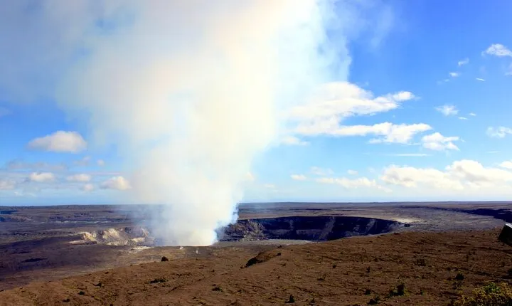Hilo Shore Excursion: Active Volcano, Lava Tube, Waterfall and Gardens