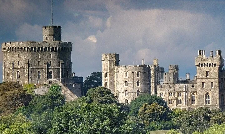 1,000 Years of Royal History from Windsor to Eton: A Self-Guided Audio Tour