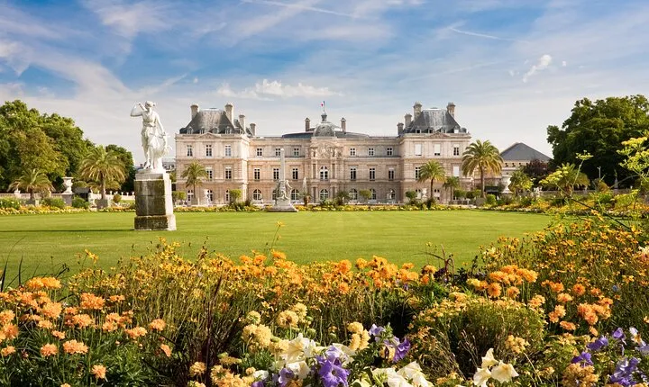 Latin Quarter Guided Tour with Panthéon Entry