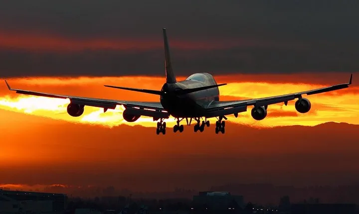Shanghai Pudong Airport (PVG) or Hongqiao Airport (SHA) Private One-Way Transfer