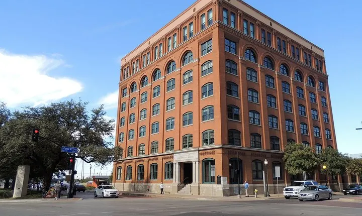 JFK Assassination Tour with JFK Museum and Oswald's Rooming House