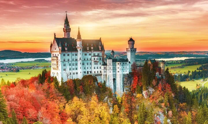 Private day trip to Neuschwanstein and Lindau from Zurich