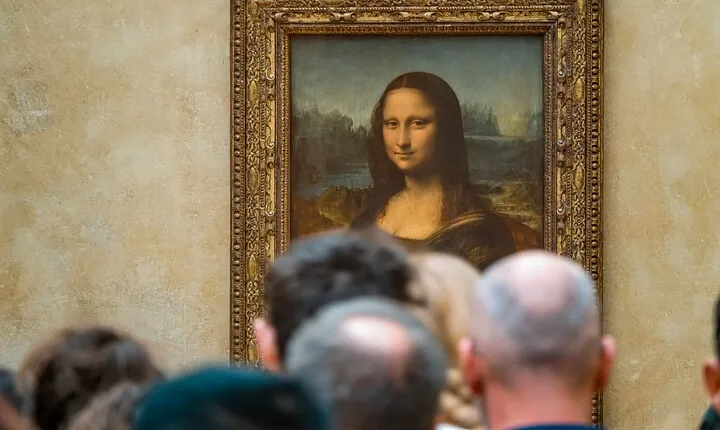 Louvre Museum Entry Ticket and Pop-Culture Walking Tour