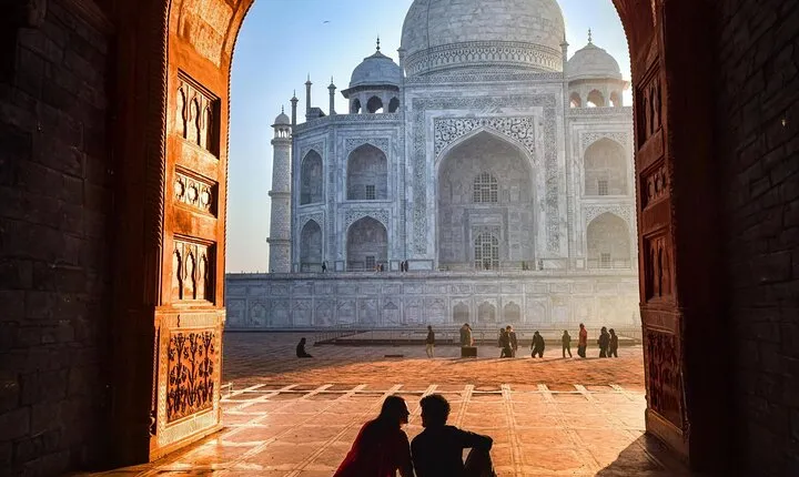 Explore Agra in a day: Delhi to Taj Mahal by car
