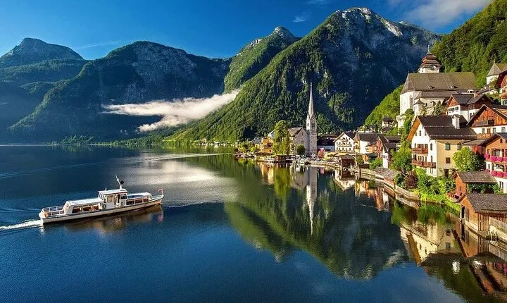 Majestic Private Walking Tour of Hallstatt