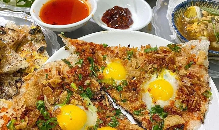 Danang Food Tour With Local Students