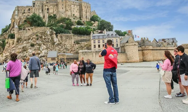 Mont Saint Michel and Loire Valley Castles 2 Days Guided Trip