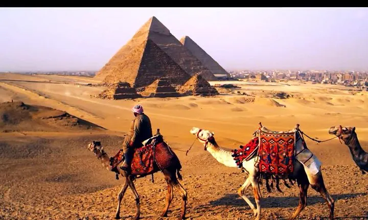 Stopover Tour of Cairo,Pyramids ,Egyptian museum,Khan El Khalili Bazzar