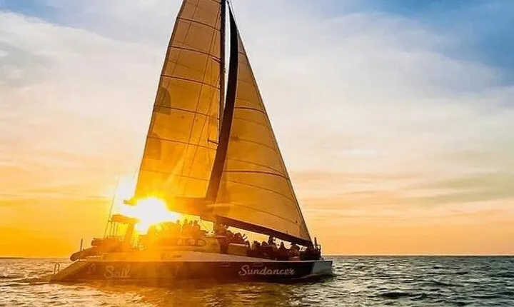 Sunset 3-Hour Cruise from Darwin with Dinner and Sparkling Wine