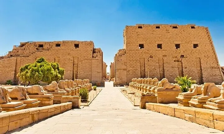 Valley of Queen Tour of Historical Landmarks in Luxor - Hurghada