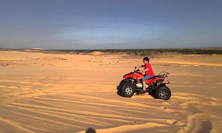 Half-Day Mui Ne Sand Dunes Jeep Tour with Hotel Pickup