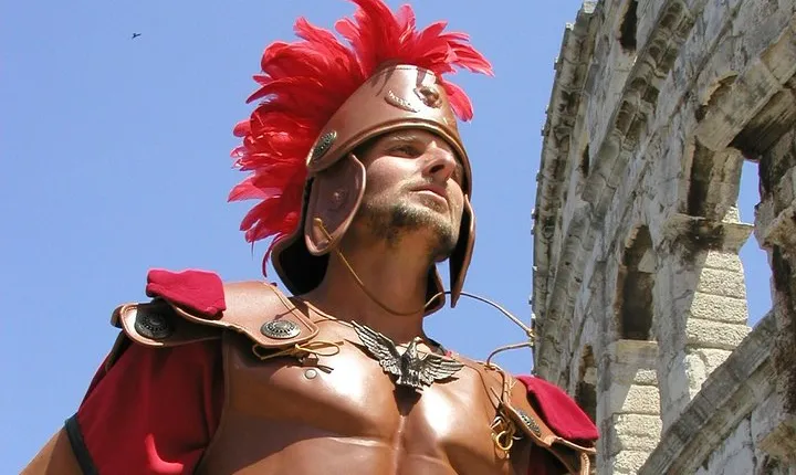 Pula city tour in German