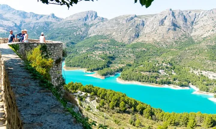 Private Full Day Tour by Luxury Car in Benidorm and Guadalest