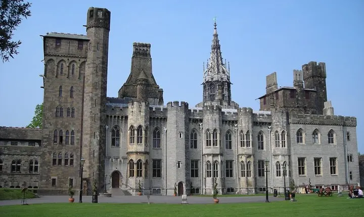 2-Day Private Wales Tour to Cardiff and Aberfan from London