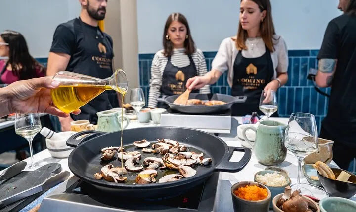 Paella Cooking Class in Madrid with Bottomless Wine Pairing