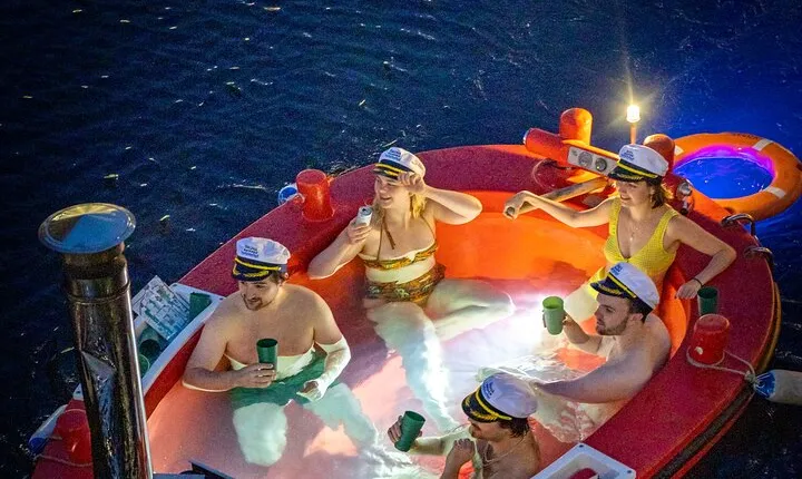 Hot Tub Boat Tour in London - London's most unique tour