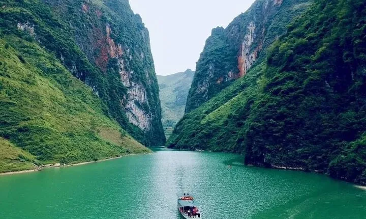 High Quality Small Group Ha Giang Loop Car Tour 3 Nights 2 Days