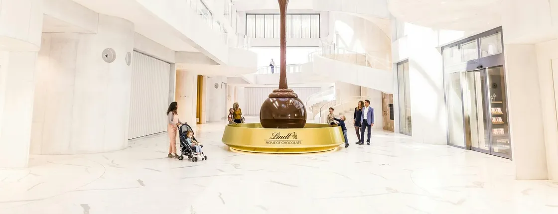 Zurich tour with boat cruise and visit to Lindt Home of Chocolate