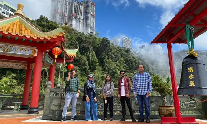 Genting Highlands Private Day Tour with Batu Caves & Strawberry Park