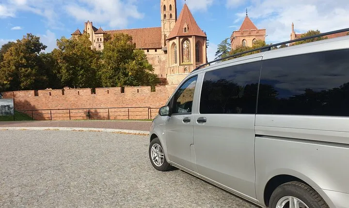 Private Warsaw Modlin/Chopin/Pyrzowice and Kraków Airport Transfer to Krakow