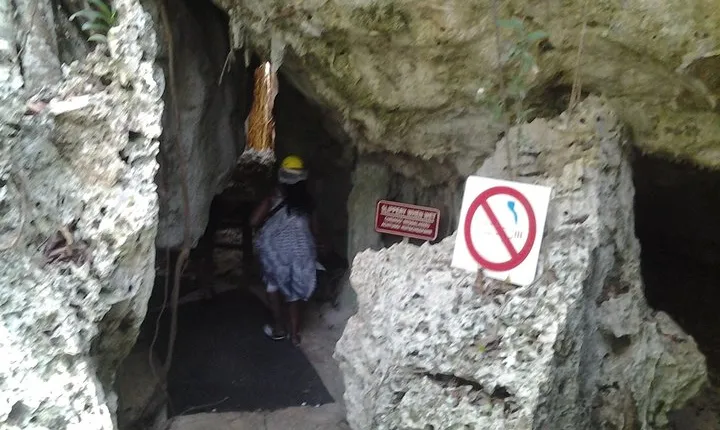 Green grotto cave tour