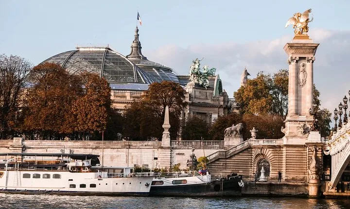 6 Hours Paris City Tour with Seine River Dinner Cruise and Hotel Pickup