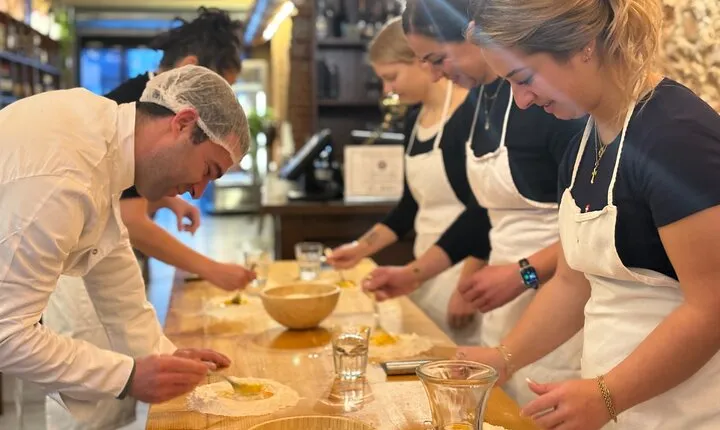 Florence: Pasta & Tiramisu Cooking Class with Unlimited Wine