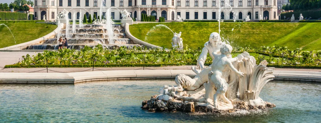 Vienna day trip with Schoenbrunn Palace from Bled