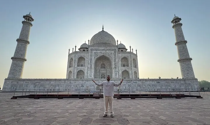 From Dehli: Taj Mahal & Agra same day tour With Female Guide