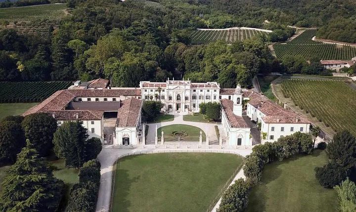 The Amarone Chateau guided tour and tasting in Valpolicella