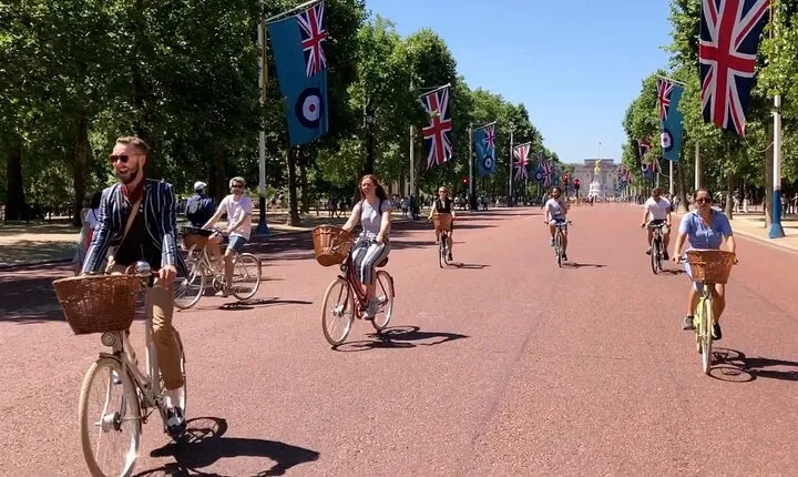London Bike Tour: Landmarks, Secret Gems, Pub Stop & Street Art