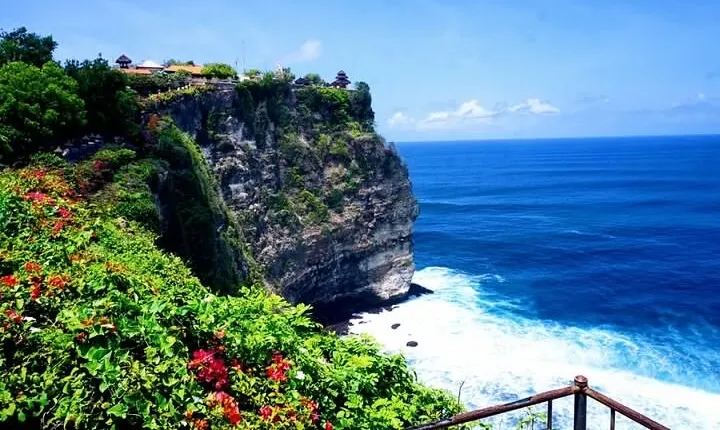 Halfday Private Tour Uluwatu Kecak Dance, Jimbaran Season Dinner