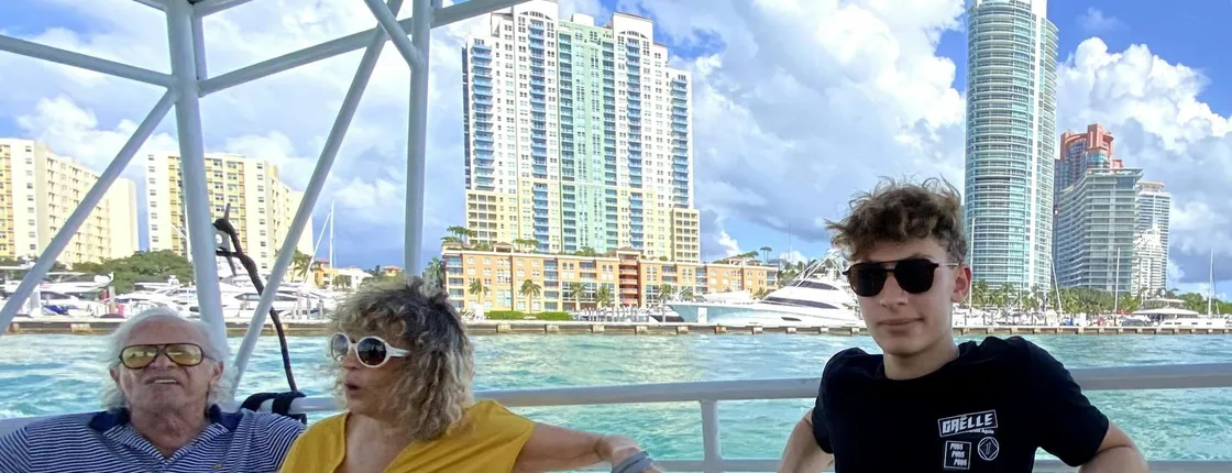 South Beach millionaire homes cruise with meal at Hard Rock Cafe