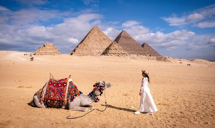 Cairo Giza Pyramids, Sphinx & Museum Day Trip from Hurghada
