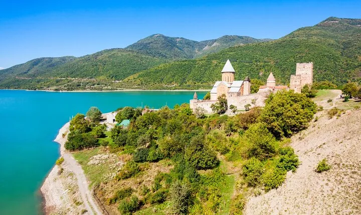 Kazbegi&Gudauri Small group tour including hotel pick up/drop-off
