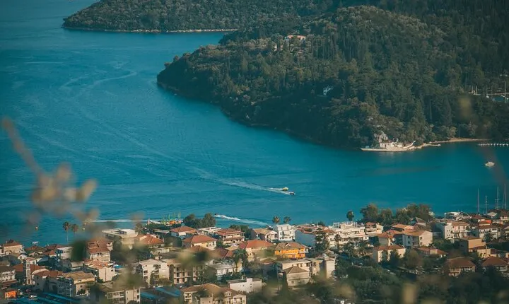 Athens to Lefkada Private Transfer