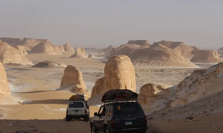 2-Day Black and White Deserts Tour w/ Desert Activities in Egypt